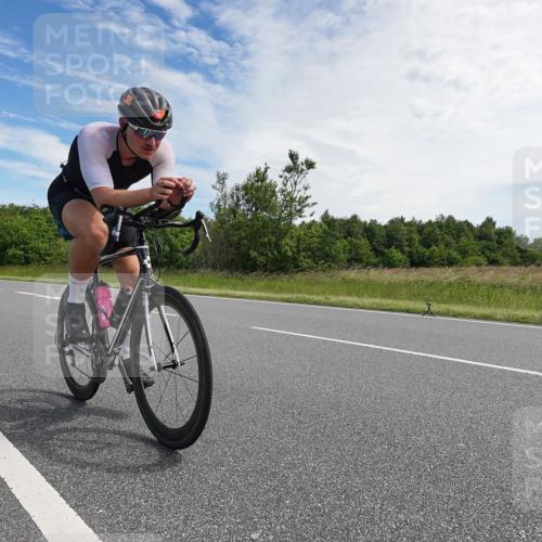 21.06.2026 - Viking Triathlon Michael Burmester http://msf.ph/oto/9866115 21.06.2026 11:23:40 Radfahren 8, 90, 97, 219, 407, 443, 538, 556, 557, 566, 622 meine-sportfotos.de