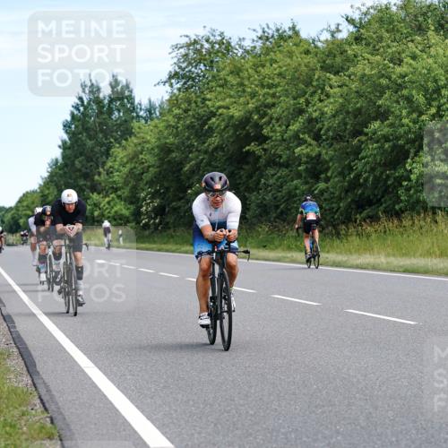 21.06.2026 - Viking Triathlon Michael Burmester http://msf.ph/oto/9866302 21.06.2026 12:05:35 Radfahren 16, 41, 53, 56, 86, 94, 132, 136, 165, 189, 198, 219, 239, 256, 282, 289, 304, 364, 382, 407, 429, 442, 456, 546, 634, 668, 670 meine-sportfotos.de