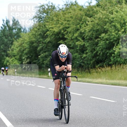21.06.2026 - Viking Triathlon Michael Burmester http://msf.ph/oto/9866349 21.06.2026 12:05:45 Radfahren 16, 56, 58, 165, 198, 256, 282, 289, 382, 546, 625, 670 meine-sportfotos.de