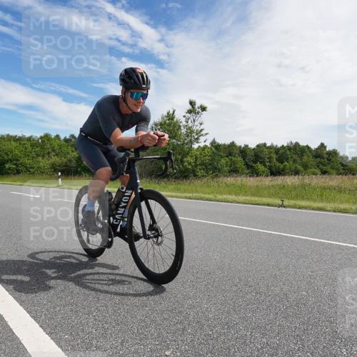 21.06.2026 - Viking Triathlon Michael Burmester http://msf.ph/oto/9866351 21.06.2026 11:26:13 Radfahren 52, 58, 86, 133, 133, 165, 169, 190, 280, 316, 526, 527, 546, 645 meine-sportfotos.de