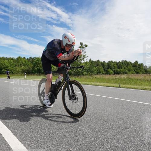 21.06.2026 - Viking Triathlon Michael Burmester http://msf.ph/oto/9866386 21.06.2026 11:26:34 Radfahren 77, 99, 141, 141, 429, 442, 462, 560 meine-sportfotos.de