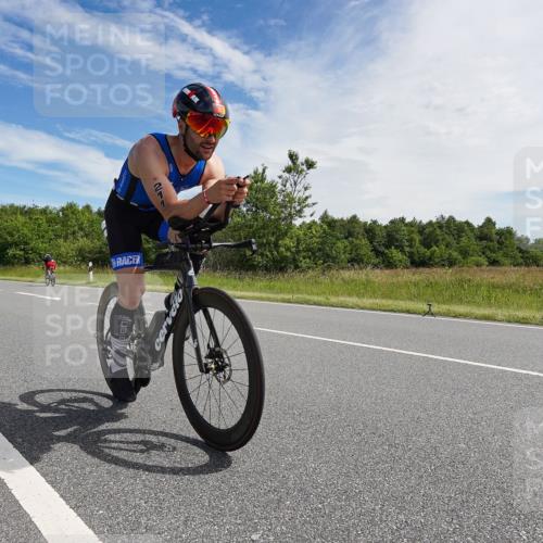 21.06.2026 - Viking Triathlon Michael Burmester http://msf.ph/oto/9866406 21.06.2026 11:27:01 Radfahren 41, 44, 63, 65, 74, 74, 94, 103, 111, 162, 163, 211, 266, 270, 275, 344, 348, 387, 411, 460, 522, 569, 608, 668 meine-sportfotos.de