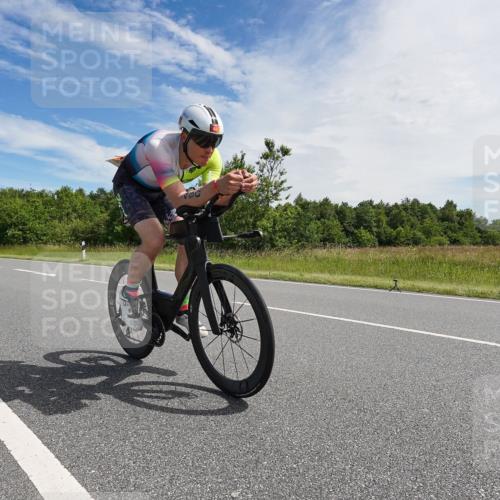 21.06.2026 - Viking Triathlon Michael Burmester http://msf.ph/oto/9866410 21.06.2026 11:27:03 Radfahren 41, 44, 63, 65, 74, 74, 94, 103, 111, 162, 163, 211, 266, 270, 275, 344, 348, 411, 460, 484, 522, 569, 608, 651, 668 meine-sportfotos.de