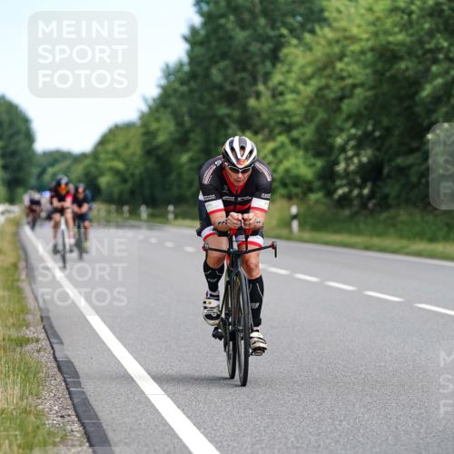 21.06.2026 - Viking Triathlon Michael Burmester http://msf.ph/oto/9866457 21.06.2026 12:07:30 Radfahren 44, 90, 97, 118, 163, 211, 226, 245, 245, 267, 387, 419, 562, 562, 621 meine-sportfotos.de