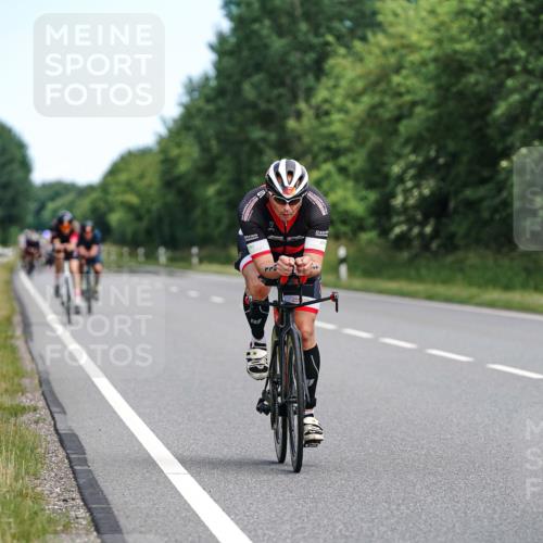 21.06.2026 - Viking Triathlon Michael Burmester http://msf.ph/oto/9866458 21.06.2026 12:07:30 Radfahren 44, 90, 97, 118, 163, 211, 226, 245, 245, 267, 387, 419, 562, 562, 621 meine-sportfotos.de