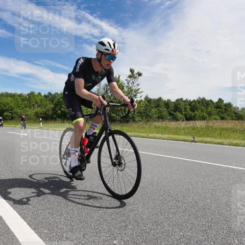 21.06.2026 - Viking Triathlon Michael Burmester http://msf.ph/oto/9866461 21.06.2026 11:27:41 Radfahren 122, 301, 357, 417, 417, 438, 450, 513, 567 meine-sportfotos.de