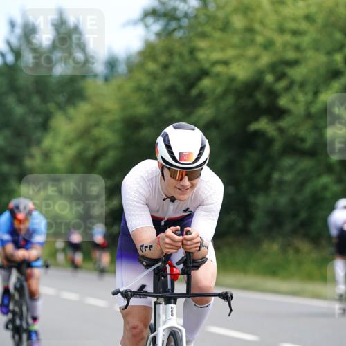 21.06.2026 - Viking Triathlon Michael Burmester http://msf.ph/oto/9866506 21.06.2026 12:08:20 Radfahren 37, 138, 295, 305, 410, 411, 490, 622, 652 meine-sportfotos.de