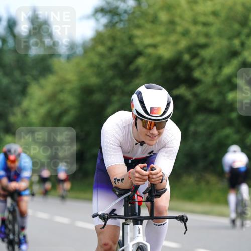 21.06.2026 - Viking Triathlon Michael Burmester http://msf.ph/oto/9866508 21.06.2026 12:08:20 Radfahren 37, 138, 295, 305, 410, 411, 490, 622, 652 meine-sportfotos.de