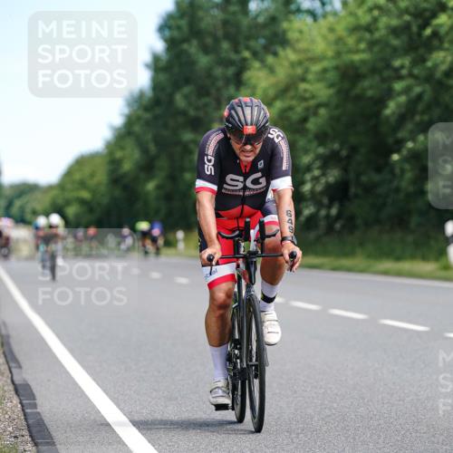 21.06.2026 - Viking Triathlon Michael Burmester http://msf.ph/oto/9866636 21.06.2026 12:11:43 Radfahren 40, 141, 220, 272, 286, 413, 434, 498, 512, 567, 649 meine-sportfotos.de