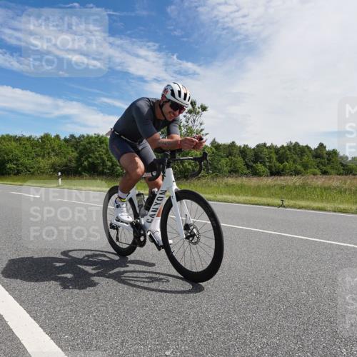 21.06.2026 - Viking Triathlon Michael Burmester http://msf.ph/oto/9866684 21.06.2026 11:31:43 Radfahren 14, 80, 88, 109, 145, 180, 195, 206, 302, 325, 379, 379, 383, 446, 454, 461, 482, 500, 528, 579, 614 meine-sportfotos.de