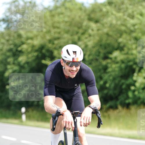 21.06.2026 - Viking Triathlon Michael Burmester http://msf.ph/oto/9866800 21.06.2026 12:13:17 Radfahren 1, 4, 14, 18, 18, 70, 92, 107, 117, 122, 131, 151, 175, 207, 296, 346, 376, 414, 432, 450, 486, 487, 506, 559, 574, 637, 664 meine-sportfotos.de