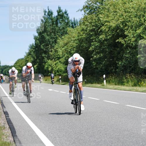 21.06.2026 - Viking Triathlon Michael Burmester http://msf.ph/oto/9867082 21.06.2026 12:15:51 Radfahren 21, 178, 184, 184, 195, 221, 248, 334, 389, 394, 521, 551, 590, 590 meine-sportfotos.de