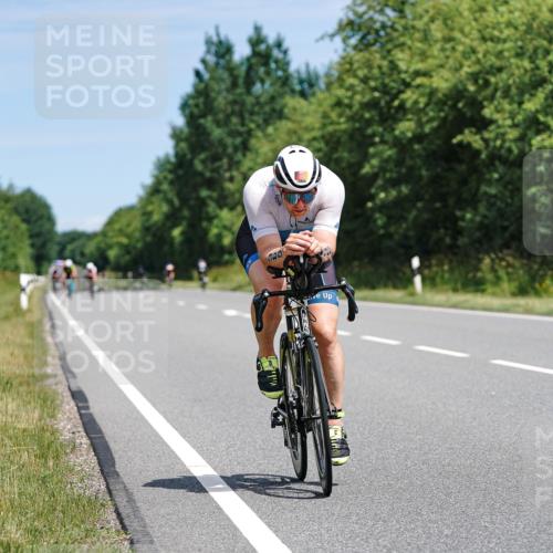 21.06.2026 - Viking Triathlon Michael Burmester http://msf.ph/oto/9867124 21.06.2026 12:15:54 Radfahren 21, 178, 184, 184, 195, 248, 334, 389, 394, 405, 521, 551, 590, 590, 603, 651 meine-sportfotos.de