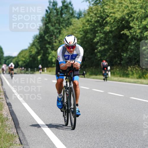 21.06.2026 - Viking Triathlon Michael Burmester http://msf.ph/oto/9867169 21.06.2026 12:16:12 Radfahren 22, 153, 178, 184, 195, 248, 264, 309, 333, 347, 377, 405, 405, 511, 521, 538, 590, 603, 651 meine-sportfotos.de