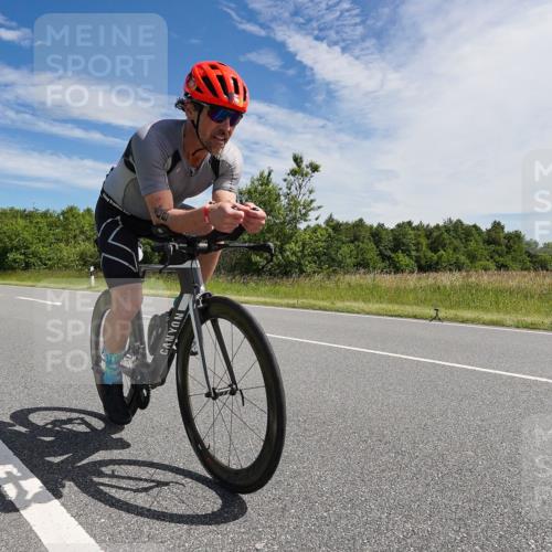 21.06.2026 - Viking Triathlon Michael Burmester http://msf.ph/oto/9867327 21.06.2026 11:38:38 Radfahren 1, 4, 43, 82, 100, 139, 164, 171, 208, 268, 285, 469, 494, 563 meine-sportfotos.de