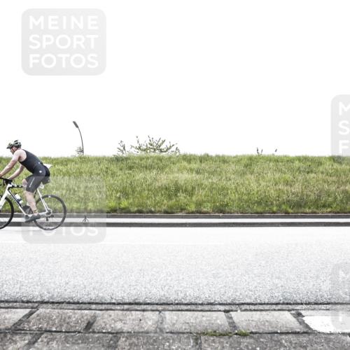 21.06.2026 - 29. Vierlanden-Triathlon H.Heesch http://msf.ph/oto/9867605 21.06.2026 10:35:54 Radfahren 9, 10, 26, 60, 173, 420 meine-sportfotos.de