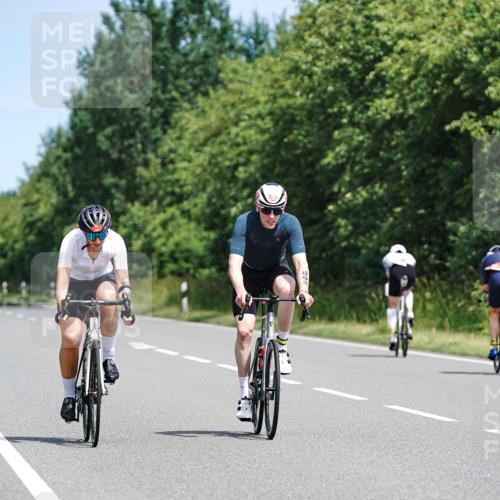 21.06.2026 - Viking Triathlon Michael Burmester http://msf.ph/oto/9867642 21.06.2026 12:19:16 Radfahren 39, 171, 209, 325, 425, 443, 472, 517, 648, 648, 656, 662 meine-sportfotos.de