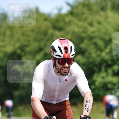 21.06.2026 - Viking Triathlon Michael Burmester http://msf.ph/oto/9867703 21.06.2026 12:20:37 Radfahren 51, 190, 213, 344, 345, 379, 379, 398, 607, 609 meine-sportfotos.de