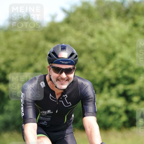 21.06.2026 - Viking Triathlon Michael Burmester http://msf.ph/oto/9867746 21.06.2026 12:20:51 Radfahren 13, 213, 339, 344, 375, 379, 395, 398, 400, 607, 628, 643 meine-sportfotos.de