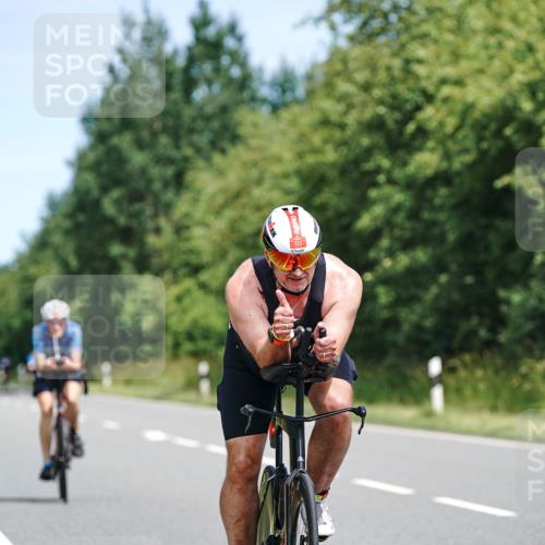 21.06.2026 - Viking Triathlon Michael Burmester http://msf.ph/oto/9867821 21.06.2026 12:21:35 Radfahren 100, 100, 102, 147, 161, 214, 234, 249, 275, 399, 465, 475, 505, 508, 533, 624, 632, 650 meine-sportfotos.de