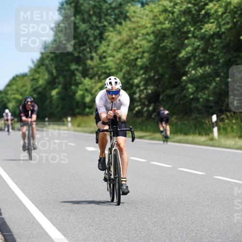 21.06.2026 - Viking Triathlon Michael Burmester http://msf.ph/oto/9867852 21.06.2026 12:21:41 Radfahren 100, 100, 102, 147, 161, 202, 214, 234, 249, 275, 321, 341, 399, 465, 469, 475, 505, 508, 533, 624, 632, 650 meine-sportfotos.de