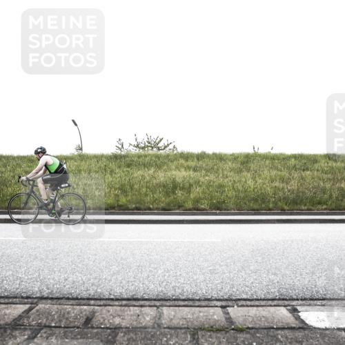 21.06.2026 - 29. Vierlanden-Triathlon H.Heesch http://msf.ph/oto/9867981 21.06.2026 10:43:02 Radfahren 122, 157, 273 meine-sportfotos.de