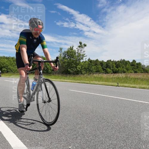 21.06.2026 - Viking Triathlon Michael Burmester http://msf.ph/oto/9867994 21.06.2026 11:44:04 Radfahren 20, 68, 70, 75, 255, 261, 370, 419, 463, 642, 670 meine-sportfotos.de