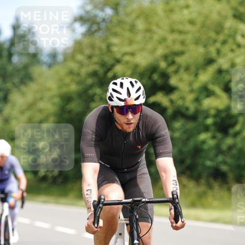 21.06.2026 - Viking Triathlon Michael Burmester http://msf.ph/oto/9868009 21.06.2026 12:22:02 Radfahren 41, 53, 83, 86, 202, 205, 219, 238, 239, 243, 321, 324, 341, 369, 429, 456, 467, 469, 533, 606, 645, 668, 670 meine-sportfotos.de