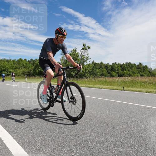 21.06.2026 - Viking Triathlon Michael Burmester http://msf.ph/oto/9868114 21.06.2026 11:44:37 Radfahren 56, 162, 166, 199, 252, 266, 348, 548, 561 meine-sportfotos.de