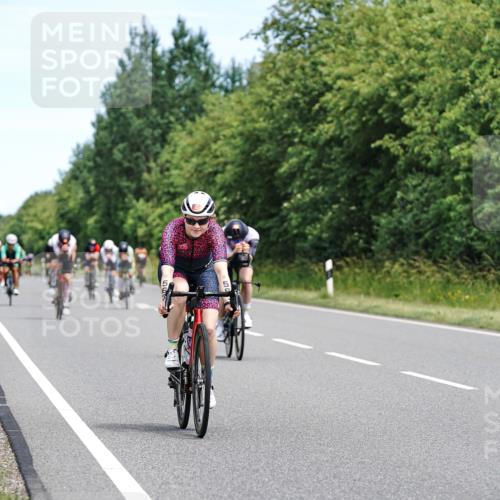 21.06.2026 - Viking Triathlon Michael Burmester http://msf.ph/oto/9868450 21.06.2026 12:23:45 Radfahren 8, 16, 46, 62, 65, 73, 98, 103, 119, 136, 177, 222, 223, 256, 256, 280, 357, 368, 388, 457, 527, 530, 546, 563, 569, 605, 615, 634, 654 meine-sportfotos.de