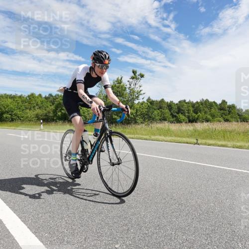 21.06.2026 - Viking Triathlon Michael Burmester http://msf.ph/oto/9868687 21.06.2026 11:50:19 Radfahren 33, 76, 152, 244, 272, 297, 297, 300, 414, 519, 614, 633, 641 meine-sportfotos.de