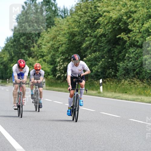 21.06.2026 - Viking Triathlon Michael Burmester http://msf.ph/oto/9868731 21.06.2026 12:24:46 Radfahren 48, 54, 176, 206, 208, 306, 313, 350, 352, 362, 494, 608, 660 meine-sportfotos.de