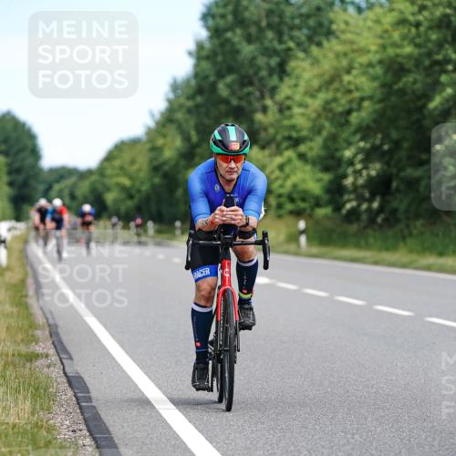 21.06.2026 - Viking Triathlon Michael Burmester http://msf.ph/oto/9869215 21.06.2026 12:27:04 Radfahren 38, 90, 118, 127, 218, 266, 273, 330, 366, 411, 444, 444, 554, 561, 639 meine-sportfotos.de