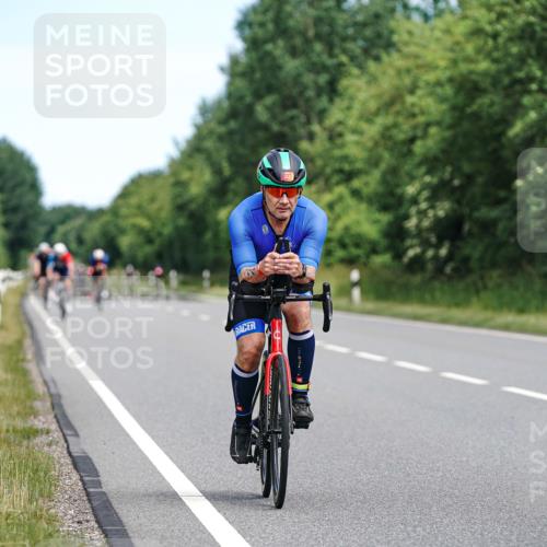 21.06.2026 - Viking Triathlon Michael Burmester http://msf.ph/oto/9869220 21.06.2026 12:27:04 Radfahren 38, 90, 118, 127, 218, 266, 273, 330, 366, 411, 444, 444, 554, 561, 639 meine-sportfotos.de