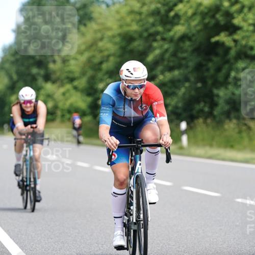 21.06.2026 - Viking Triathlon Michael Burmester http://msf.ph/oto/9869253 21.06.2026 12:27:13 Radfahren 38, 218, 266, 273, 366, 444, 444, 490, 554, 639 meine-sportfotos.de