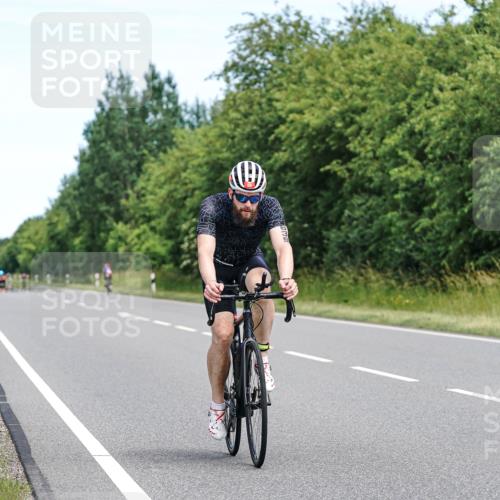 21.06.2026 - Viking Triathlon Michael Burmester http://msf.ph/oto/9869275 21.06.2026 12:27:16 Radfahren 38, 218, 266, 273, 444, 444, 490, 554, 639 meine-sportfotos.de