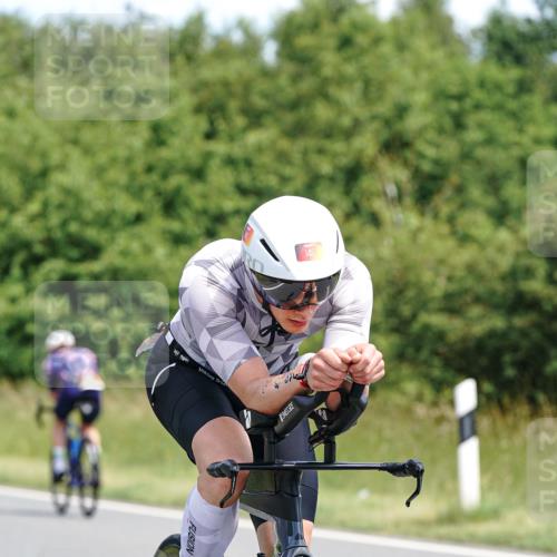 21.06.2026 - Viking Triathlon Michael Burmester http://msf.ph/oto/9869790 21.06.2026 12:30:43 Radfahren 34, 45, 99, 104, 109, 111, 113, 125, 137, 145, 180, 188, 199, 241, 252, 327, 340, 359, 383, 553, 567, 578, 663 meine-sportfotos.de