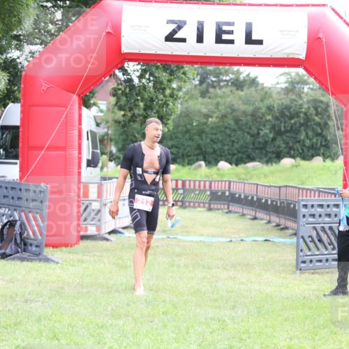 21.06.2026 - 29. Vierlanden-Triathlon Andreas Tolksdorf http://msf.ph/oto/9869800 21.06.2026 10:46:06 Ziel  meine-sportfotos.de