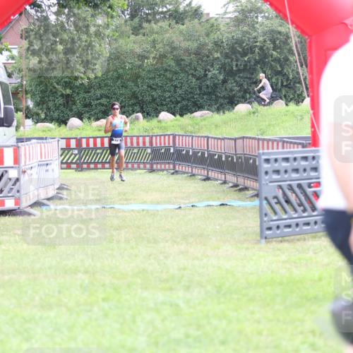 21.06.2026 - 29. Vierlanden-Triathlon Andreas Tolksdorf http://msf.ph/oto/9869819 21.06.2026 10:48:55 Ziel  meine-sportfotos.de