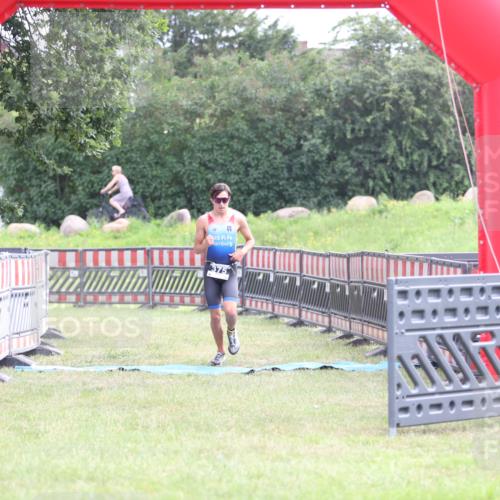 21.06.2026 - 29. Vierlanden-Triathlon Andreas Tolksdorf http://msf.ph/oto/9869869 21.06.2026 10:48:57 Ziel  meine-sportfotos.de