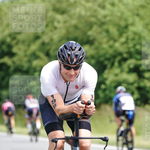 21.06.2026 - Viking Triathlon Michael Burmester http://msf.ph/oto/9869879 21.06.2026 12:31:43 Radfahren 27, 198, 337, 365, 640 meine-sportfotos.de