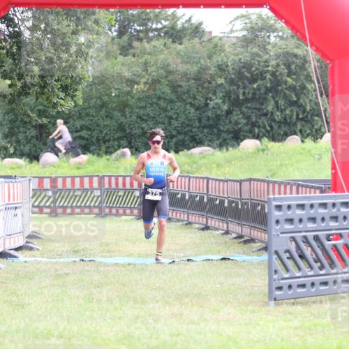 21.06.2026 - 29. Vierlanden-Triathlon Andreas Tolksdorf http://msf.ph/oto/9869905 21.06.2026 10:48:57 Ziel  meine-sportfotos.de
