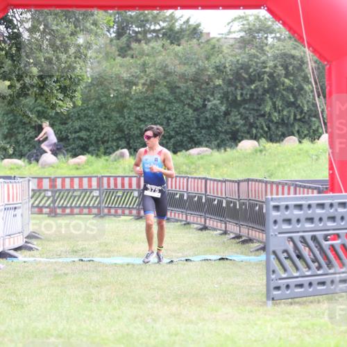 21.06.2026 - 29. Vierlanden-Triathlon Andreas Tolksdorf http://msf.ph/oto/9869932 21.06.2026 10:48:57 Ziel  meine-sportfotos.de