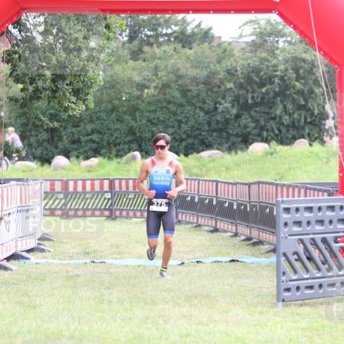 21.06.2026 - 29. Vierlanden-Triathlon Andreas Tolksdorf http://msf.ph/oto/9869945 21.06.2026 10:48:58 Ziel  meine-sportfotos.de