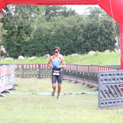 21.06.2026 - 29. Vierlanden-Triathlon Andreas Tolksdorf http://msf.ph/oto/9869954 21.06.2026 10:48:58 Ziel  meine-sportfotos.de