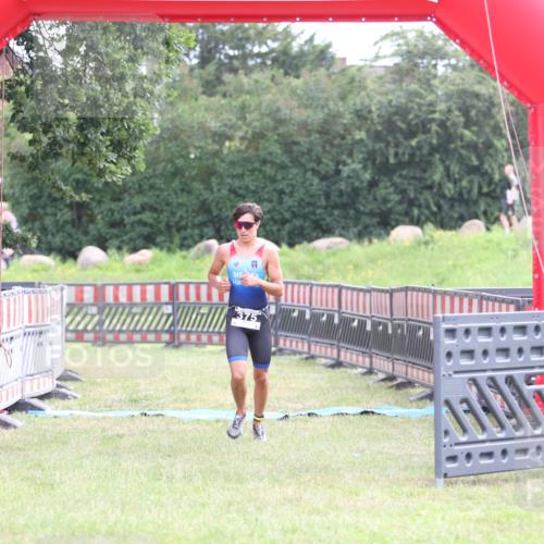 21.06.2026 - 29. Vierlanden-Triathlon Andreas Tolksdorf http://msf.ph/oto/9869960 21.06.2026 10:48:58 Ziel  meine-sportfotos.de