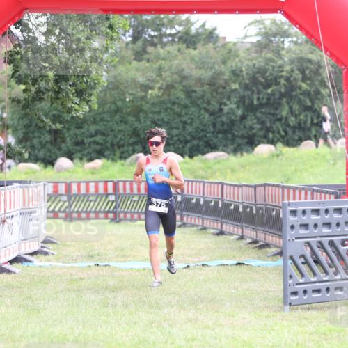 21.06.2026 - 29. Vierlanden-Triathlon Andreas Tolksdorf http://msf.ph/oto/9869983 21.06.2026 10:48:58 Ziel  meine-sportfotos.de