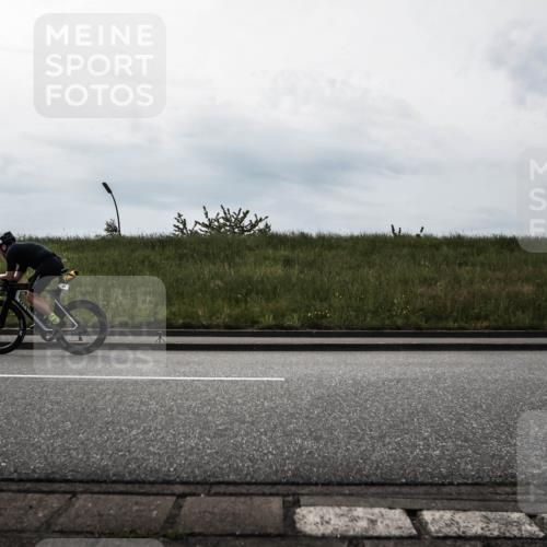 21.06.2026 - 29. Vierlanden-Triathlon H.Heesch http://msf.ph/oto/9870026 21.06.2026 09:18:57 Radfahren 27, 56, 221, 1355 meine-sportfotos.de