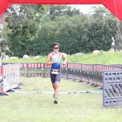21.06.2026 - 29. Vierlanden-Triathlon Andreas Tolksdorf http://msf.ph/oto/9870041 21.06.2026 10:48:58 Ziel  meine-sportfotos.de