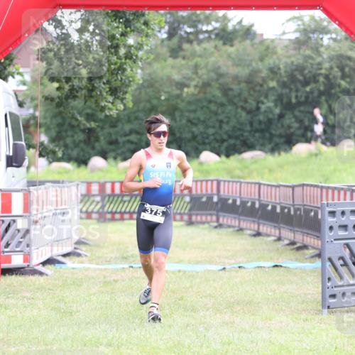 21.06.2026 - 29. Vierlanden-Triathlon Andreas Tolksdorf http://msf.ph/oto/9870048 21.06.2026 10:48:59 Ziel  meine-sportfotos.de